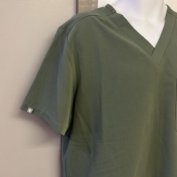FIGS Technical Collection Olive Short Sleeve V-Neck Medical Scrub Shirt- Large - Picture 5 of 14